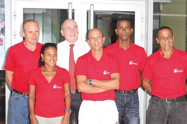 Dominique Fouquemberg, directeur de Prudence Créole, est entouré de Richard Técher, Marcelle Puy, Jean-Yves Zitte, Wilfrid Ouledi, et Thierry Técher