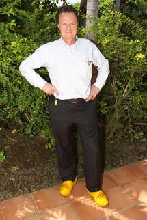 Johan Schroor, directeur commercial de la coopérative Friesland Campina chaussé de ses précieux sabots. C’est certain, il sait se faire remarquer!
