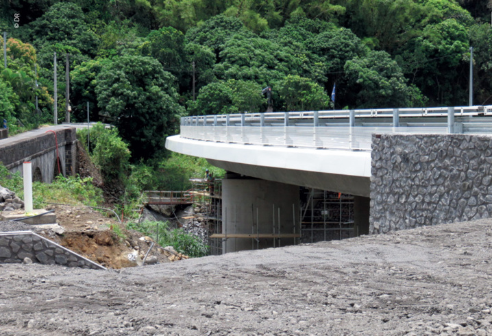 Nouveau pont pour la Ravine des Orangers Nouveau pont pour la Ravine des Orangers
