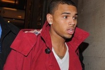 Chris Brown : interdit de voyage en Angleterre, il a du reporter ses concerts !
