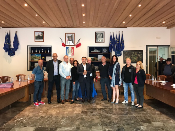 Le Président de Région Didier Robert aux cotés des acteurs économiques de Cilaos Le Président de Région Didier Robert aux cotés des acteurs économiques de Cilaos