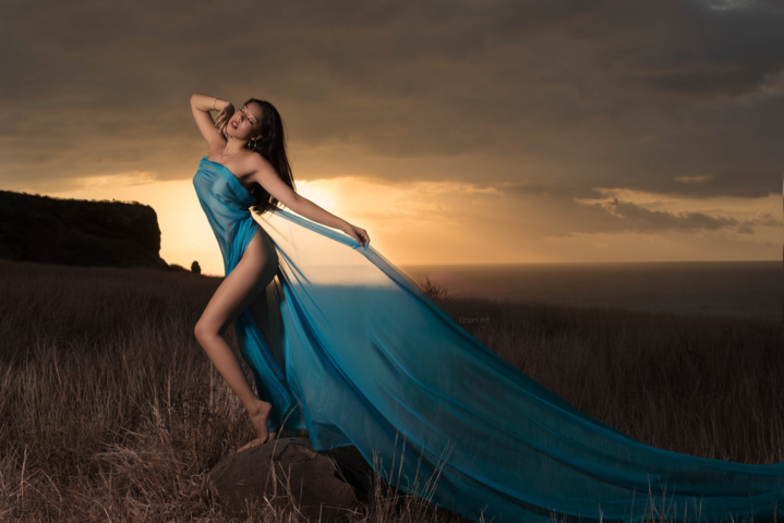 Shayna : gendarme ou hôtesse de l'air ? Shayna : gendarme ou hôtesse de l'air ?