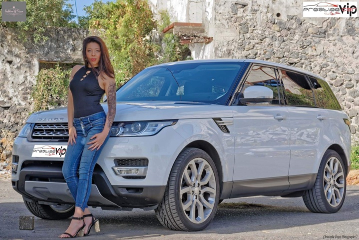 Shayna : gendarme ou hôtesse de l'air ? Shayna : gendarme ou hôtesse de l'air ?