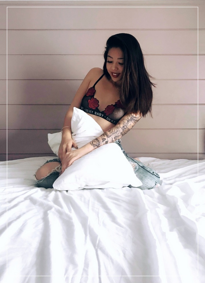 Shayna : gendarme ou hôtesse de l'air ? Shayna : gendarme ou hôtesse de l'air ?