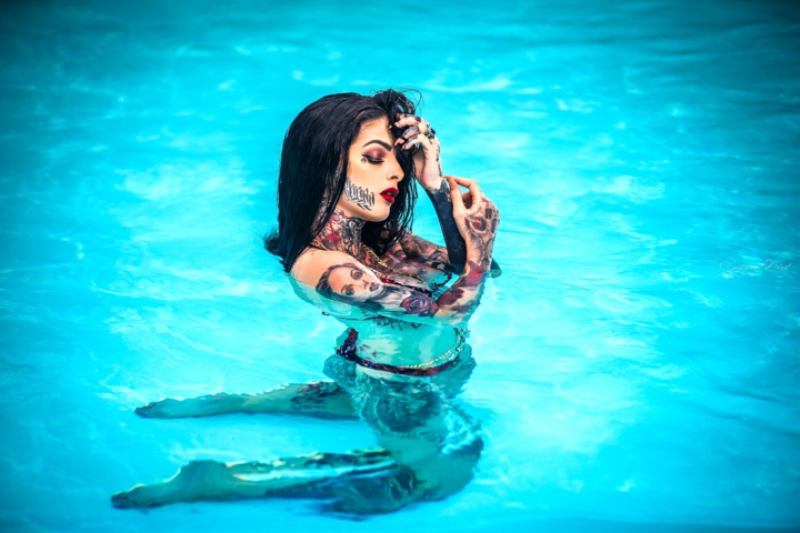 Mia Dolls, la Réunionnaise tatouée à 80% Mia Dolls, la Réunionnaise tatouée à 80%