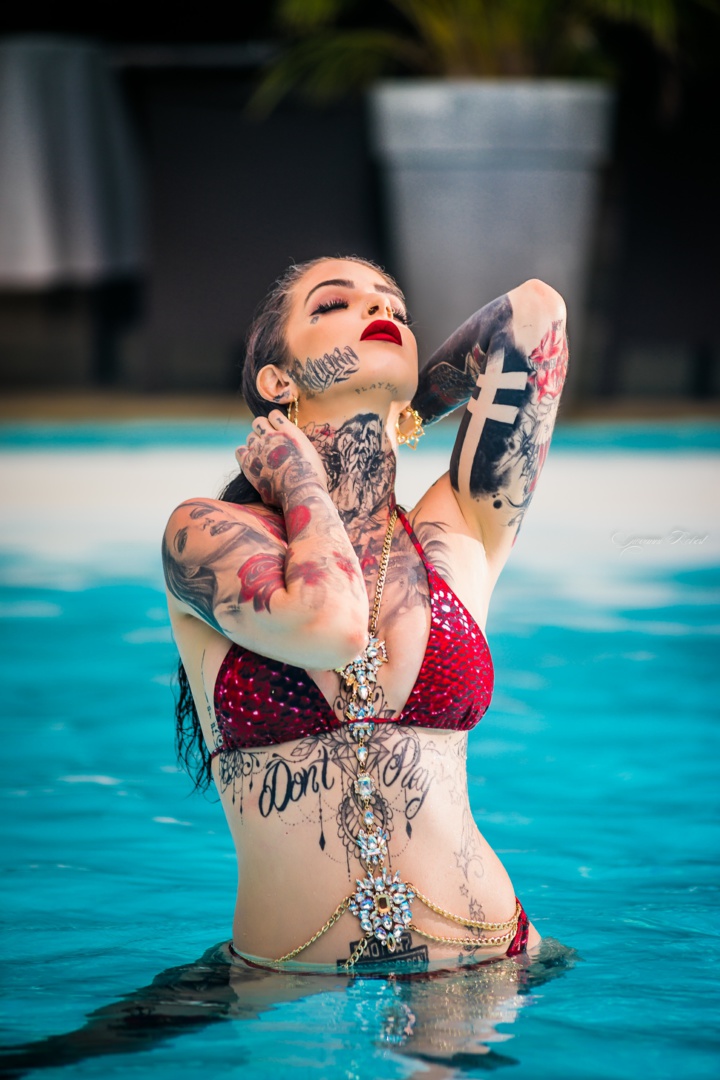 Mia Dolls, la Réunionnaise tatouée à 80% Mia Dolls, la Réunionnaise tatouée à 80%