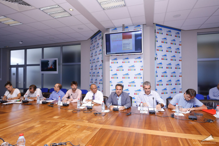 Rencontre entre le Président de Région et le comité contre la digue Rencontre entre le Président de Région et le comité contre la digue