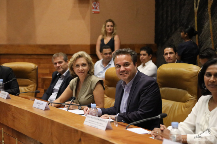 Signature de convention de partenariat entre la Région Réunion et la Région île-de-France Signature de convention de partenariat entre la Région Réunion et la Région île-de-France