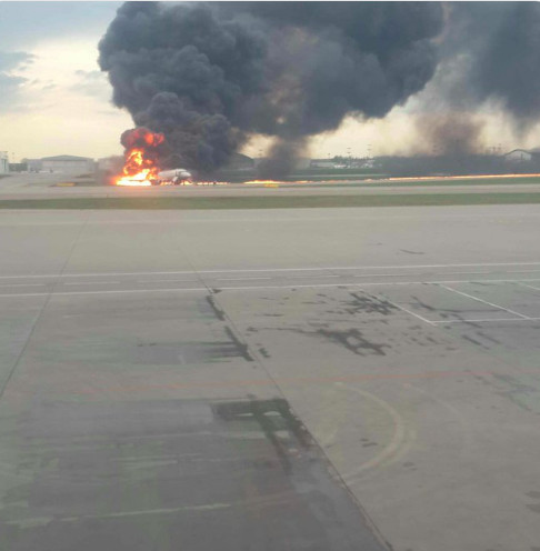 Un avion en feu en Russie: un atterrissage d'urgence mais 13 morts