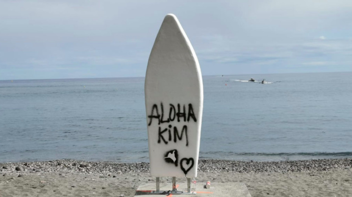 ▶️ RETOUR SUR LE LIVE St-Leu: Hommage à Kim, le surfeur victime de l'attaque mortelle de requin ▶️ RETOUR SUR LE LIVE St-Leu: Hommage à Kim, le surfeur victime de l'attaque mortelle de requin