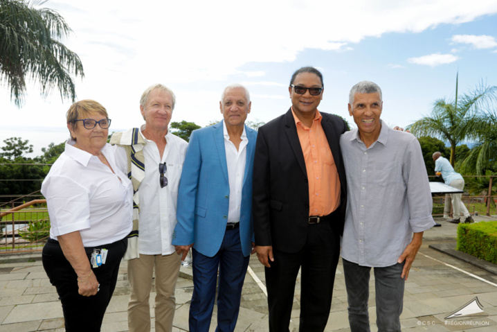 Passation de la flamme des JIOI entre la Réunion et l’île Maurice Passation de la flamme des JIOI entre la Réunion et l’île Maurice