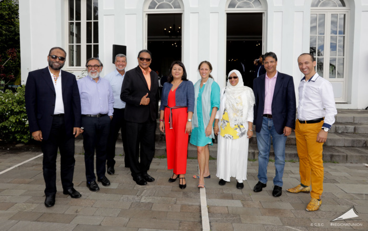 Passation de la flamme des JIOI entre la Réunion et l’île Maurice Passation de la flamme des JIOI entre la Réunion et l’île Maurice