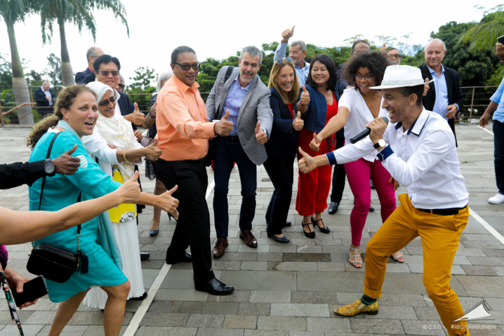 Passation de la flamme des JIOI entre la Réunion et l’île Maurice Passation de la flamme des JIOI entre la Réunion et l’île Maurice