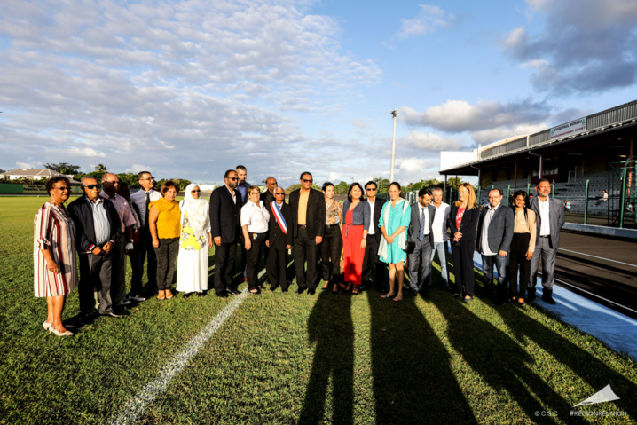 Passation de la flamme des JIOI entre la Réunion et l’île Maurice Passation de la flamme des JIOI entre la Réunion et l’île Maurice