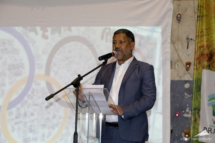 Passation de la flamme des JIOI entre la Réunion et l’île Maurice Passation de la flamme des JIOI entre la Réunion et l’île Maurice