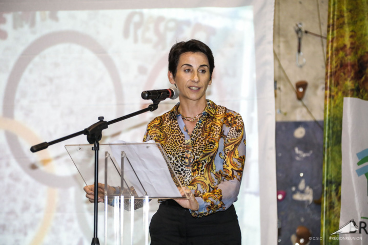 Passation de la flamme des JIOI entre la Réunion et l’île Maurice Passation de la flamme des JIOI entre la Réunion et l’île Maurice