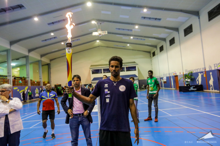 Passation de la flamme des JIOI entre la Réunion et l’île Maurice Passation de la flamme des JIOI entre la Réunion et l’île Maurice