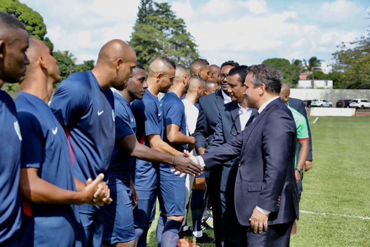 10 ème Jeux des Îles de l’Océan Indien : Didier Robert assiste à la première rencontre de football