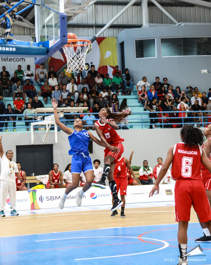 JIOI : Finale Basket-Ball (dames) : Réunion / Madagascar