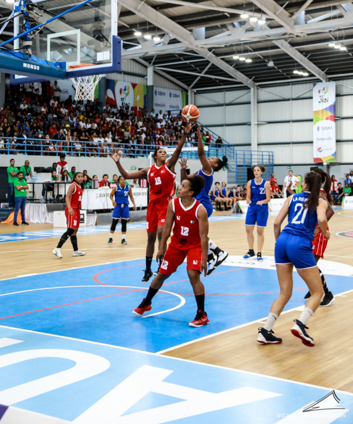 JIOI : Finale Basket-Ball (dames) : Réunion / Madagascar JIOI : Finale Basket-Ball (dames) : Réunion / Madagascar