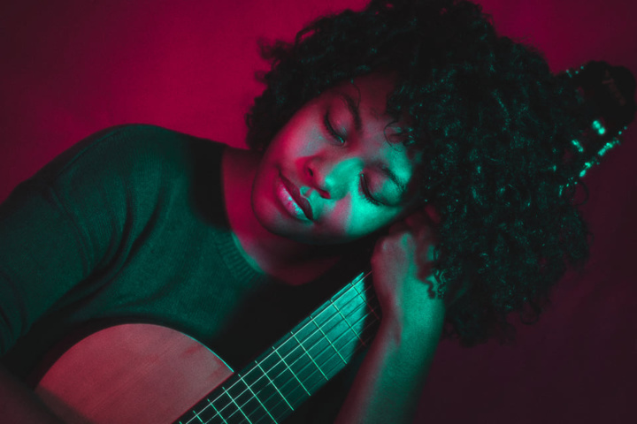 Léa Noël, l'artiste enflammée de la Réunion Léa Noël, l'artiste enflammée de la Réunion