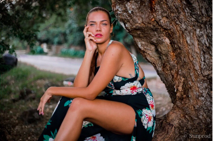 Julie, victime de harcèlement scolaire: sa terrible descente aux enfers. Julie, victime de harcèlement scolaire: sa terrible descente aux enfers.