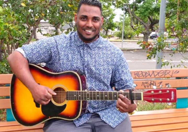 Vin's l'artiste autodidacte qui chante avec son âme Vin's l'artiste autodidacte qui chante avec son âme