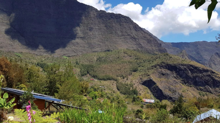 ▶️ Un projet expérimental vers l'autonomie électrique à Mafate ▶️ Un projet expérimental vers l'autonomie électrique à Mafate