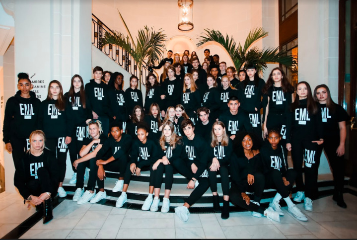 Gwenaëlle, devant au deuxième rang, debout a gauche Gwenaëlle, devant au deuxième rang, debout a gauche