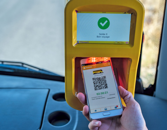 Voyager avec Car Jaune Voyager avec Car Jaune