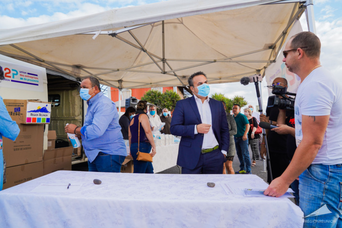 Retour en images : Remise des masques de protection aux entreprises de proximité Retour en images : Remise des masques de protection aux entreprises de proximité
