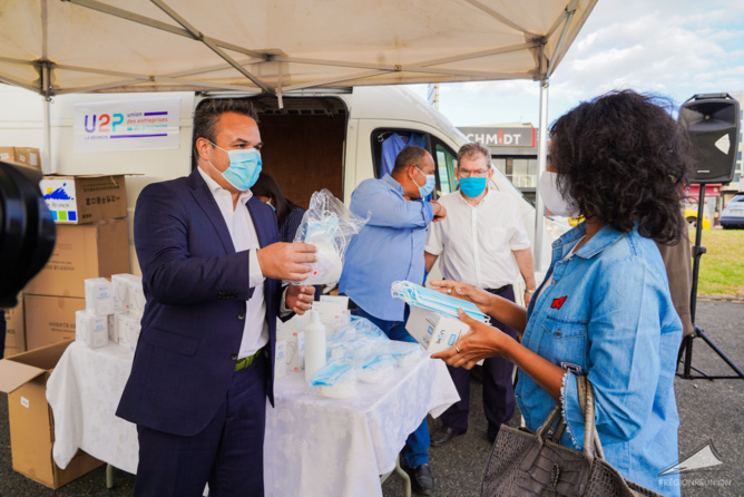 Retour en images : Remise des masques de protection aux entreprises de proximité Retour en images : Remise des masques de protection aux entreprises de proximité