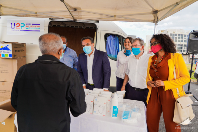 Retour en images : Remise des masques de protection aux entreprises de proximité Retour en images : Remise des masques de protection aux entreprises de proximité