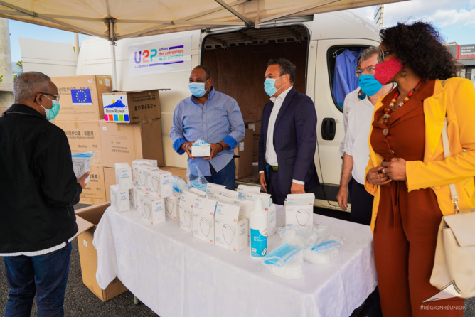Retour en images : Remise des masques de protection aux entreprises de proximité Retour en images : Remise des masques de protection aux entreprises de proximité