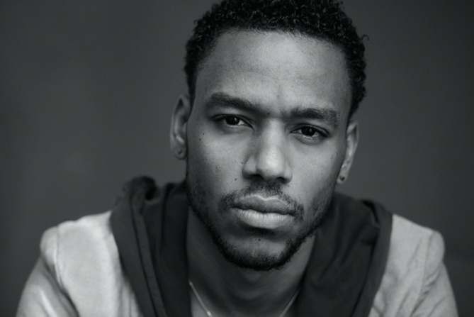 Ken Eind , entre la comédie et l'architecture son cœur balance... Ken Eind , entre la comédie et l'architecture son cœur balance...