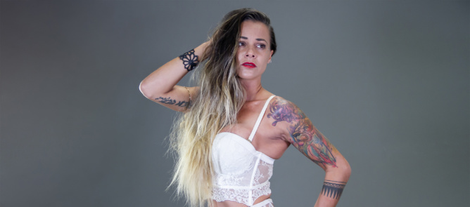 Calie, la Réunionnaise débarque avec son projet tellement sexy Calie, la Réunionnaise débarque avec son projet tellement sexy