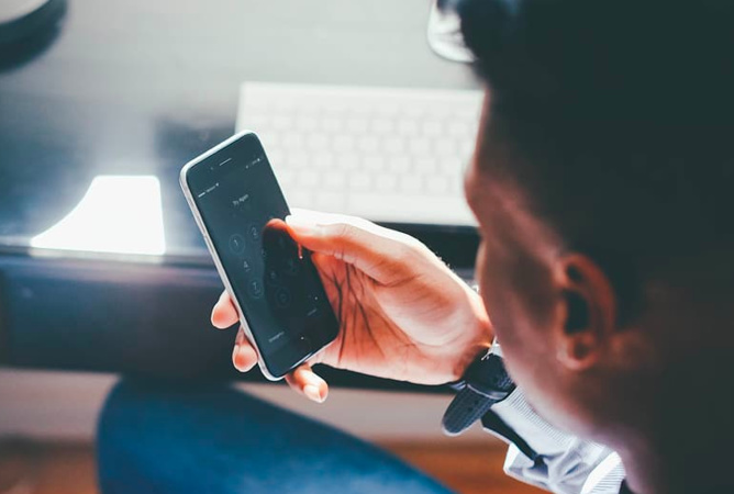 Le scandale de l'ex Miss devenue enseignante qui envoyait des photos d'elle nue à un élève Le scandale de l'ex Miss devenue enseignante qui envoyait des photos d'elle nue à un élève