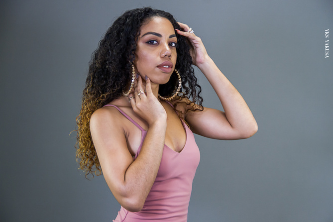 Ophélie : la make up artist qui pratique la photothérapie Ophélie : la make up artist qui pratique la photothérapie