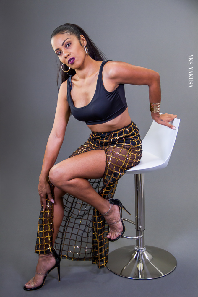 D-Lisha, la Djette qui a laissé tomber le justaucorps pour le micro D-Lisha, la Djette qui a laissé tomber le justaucorps pour le micro