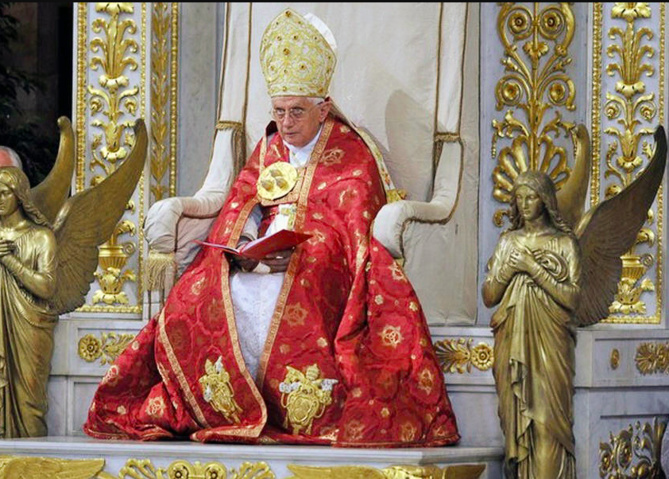 Le pape Benoît XVI, 93 ans, « extrêmement fragile » Le pape Benoît XVI, 93 ans, « extrêmement fragile »