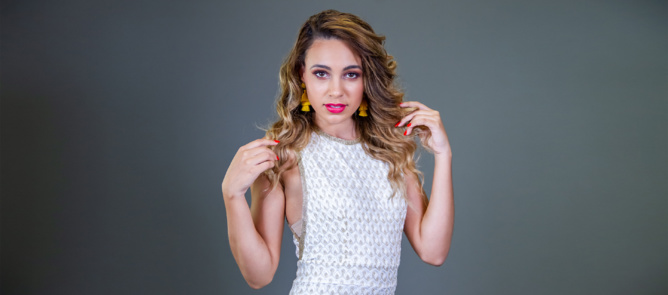 Adélaïde de Boisvilliers, 1m63, et des écharpes de concours de beauté... Adélaïde de Boisvilliers, 1m63, et des écharpes de concours de beauté...