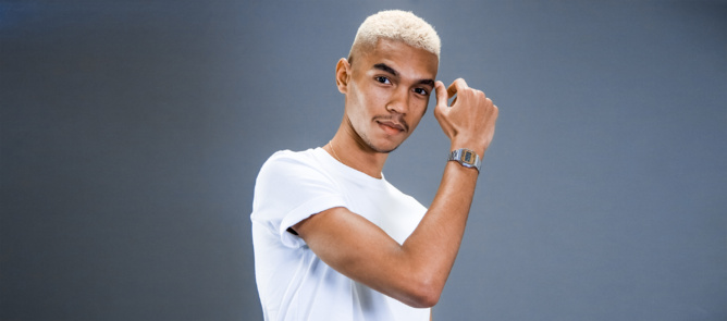 Christopher Clain: " oui, je suis gay et alors? " Christopher Clain: " oui, je suis gay et alors? "