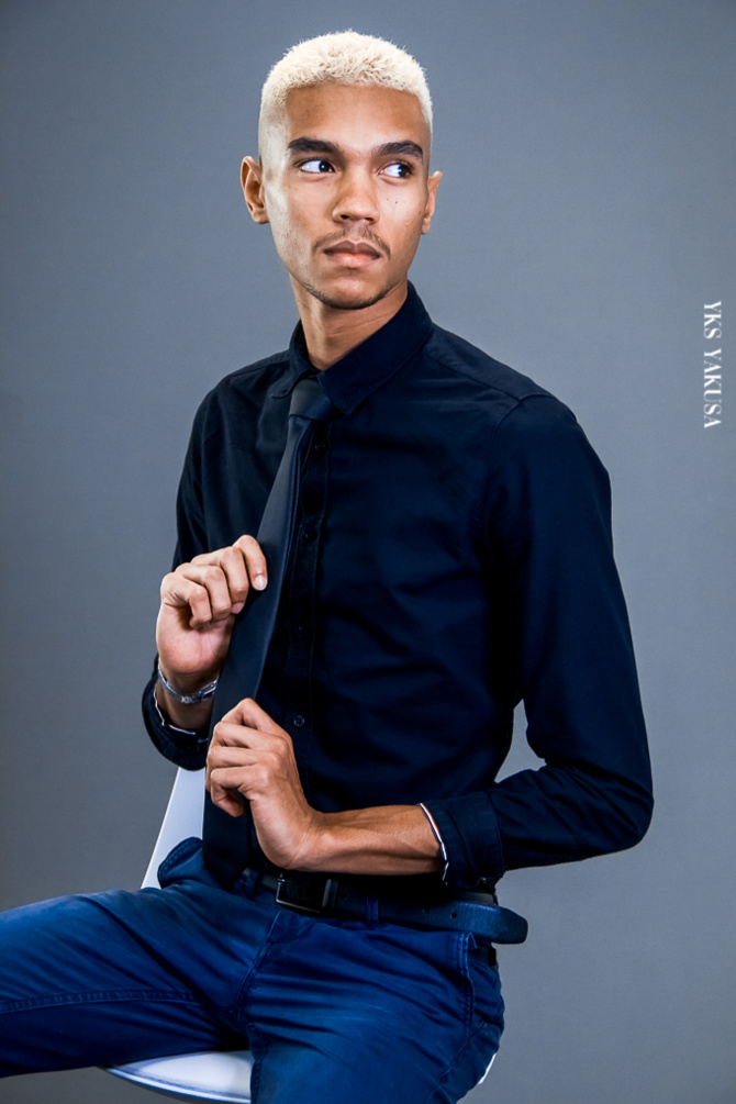 Christopher Clain: " oui, je suis gay et alors? " Christopher Clain: " oui, je suis gay et alors? "