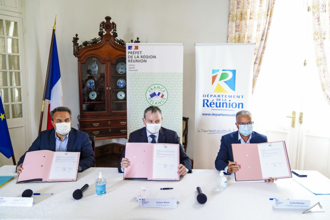 Le président de Région Didier Robert signe l’accord Etat-Région-Département pour la relance économique locale