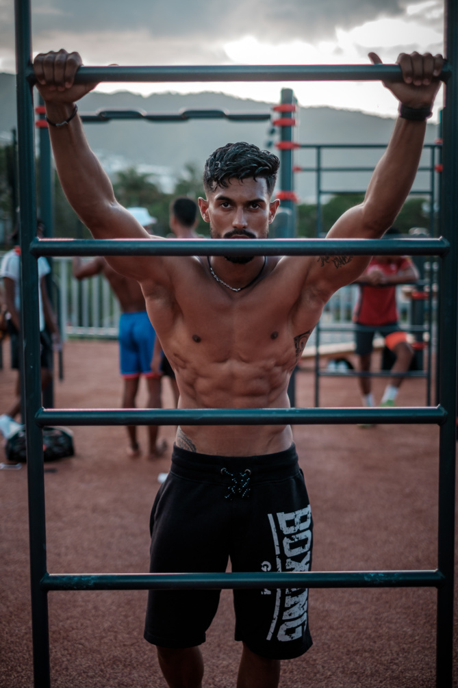 Loïc Rossetto : le beau brun ténébreux, de l'ombre à la lumière Loïc Rossetto : le beau brun ténébreux, de l'ombre à la lumière