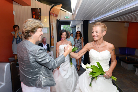 Les Mariées en boite!