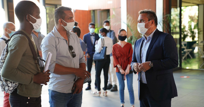 Le Lycée Memona Hintermann Affejee lauréat du concours "Je filme le métier qui me plaît" Le Lycée Memona Hintermann Affejee lauréat du concours "Je filme le métier qui me plaît"