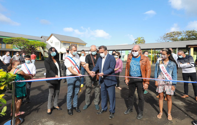 Inauguration de la cuisine centrale et du centre aquatique de Saint-Philippe Inauguration de la cuisine centrale et du centre aquatique de Saint-Philippe