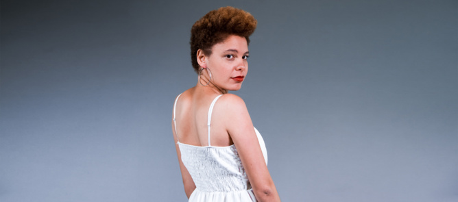 Aglaë Hoarau : harcelée et poussée elle a failli basculer dans le vide Aglaë Hoarau : harcelée et poussée elle a failli basculer dans le vide