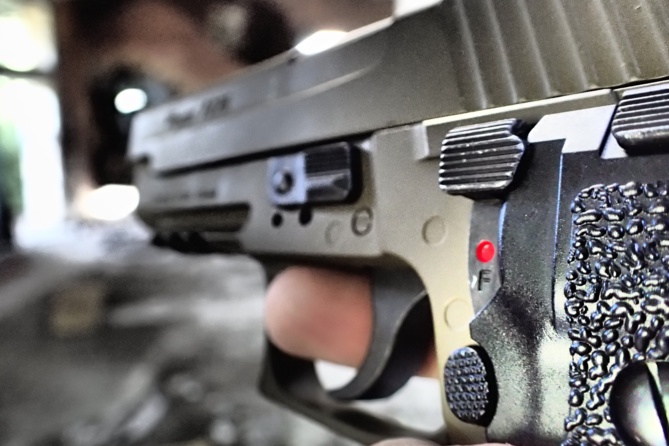 Jugée pour avoir tué son ex beau-père et mari, proxénète et violeur Jugée pour avoir tué son ex beau-père et mari, proxénète et violeur